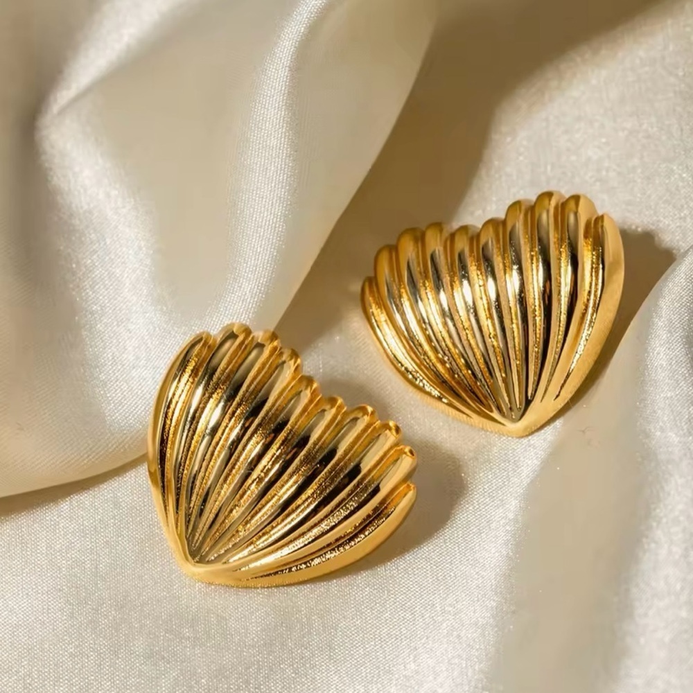 18k Gold Plated Texture Heart Stud Earrings